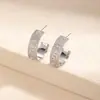 Pendientes Europeos de Industria Pesada con Forma de C Completamente Diamantados Flor de Zirconita Incrustada en Cobre Puños de Oreja Microincrustados Pendientes de Lujo Ligero con Acabado de Alta Gama Venta al por Mayor
