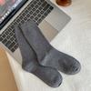 Calcetines Grises para Mujer Otoño e Invierno Ins Tendencia Color Sólido Estilo Japonés Calcetines de Ballet de Longitud Media Finos Rayados Zapatos de Entrenamiento Alemanes Boca Suelta Calcetines Apilados
