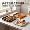 ¡Guau, este plato cuadrado para pasteles de madera de PP es perfecto para servir postres y pasteles, ideal para el té de la tarde, fácil de limpiar y tiene un diseño simple y elegante!