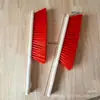 Escova de Cama Vermelha com Cabo de Madeira, Escova de Fornecimento da Loja de Cinco Yuan, Mercadoria de Ano Novo de Feira de Rua, Escova de Varrer Cama para Viagem, Escova Grande para Remoção de Poeira