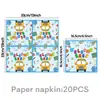 La nueva vajilla y decoración para fiestas de Amazon con temática azul de regreso a clases incluye platos de papel, vasos de papel, servilletas de papel y manteles para la temporada de regreso a clases.