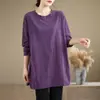 Foto real da nova camiseta redonda lisa soltinha de outono e inverno, blusa de manga comprida plus size com fenda na barra para mulheres