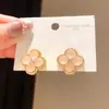 Brincos de Tarraxa Flor de Zircônia Frescos e Delicados, Toque de Luxo Leve e Sofisticado, Brincos Versáteis e Estilosos para o Dia a Dia