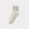 Meias esportivas de algodão leves para o verão, respiráveis, absorventes de suor, antiderrapantes, resistentes a odores para corrida, meias versáteis de cor sólida com listras, de cano médio