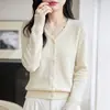 Cuello en V, ribete de encaje ondulado, cárdigan de punto, estilo femenino, diseño calado, suéter de un solo botón, largo corto, adecuado para figuras petite, prenda de abrigo