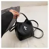 Bolsa de Mão da Moda de Alta Qualidade para Mulheres com Fivela de Cadeado, Bolsa Transversal Versátil e Fashion, Design Exquisito de Urso, Bolsa de Ombro tipo Saco Super Popular