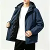 Jaqueta masculina com capuz, à prova de vento, impermeável, acolchoada, soft shell espesso e macio, nova jaqueta casual de outono e inverno para caminhada ao ar livre