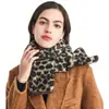 Cachecol de Lã Grossa com Estampa de Leopardo da Amazon para Mulheres, Novo Estilo Europeu e Americano de Comércio Exterior de Alta Qualidade com Borda Costurada Aquecedor de Pescoço