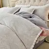 Conjunto de lujo de 4 piezas de terciopelo de leche tridimensional en relieve de grado A para maternidad, engrosado para abrigar en invierno, con ropa de cama de encaje con borlas