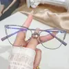 Armazón de Gafas Cat-Eye con Incrustaciones de Diamantes de Nuevo Estilo para Mujer, Gafas Planas Decorativas de Metal a la Moda, Gafas de Color Cambiante Anti-Luz Azul de Comercio Exterior Transfronterizo