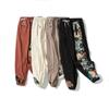 Calça masculina da moda 2022 outono e inverno Nova calça casual esportiva de moda jovem masculina solta plus size bordada com combinação de cores