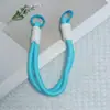 Cordão Colorido Moderno em Blocos de Cor Dopamina, Trama, Alça Curta Grossa, 28cm de Comprimento, Adequado para Bolsas de Garrafa d'Água