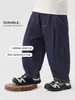 Calça Jeans Curva Europeia para Meninos Outono 2026 Nova Roupa Infantil Crianças Bebê Criança Pequena Estilo Primavera Outono Tendência Calça Cool