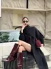 Casaco feminino de lã dupla face, nova coleção outono/inverno 2026, estilo elegante, com gola estilo lenço, design longo e fecho de amarração, feito de tecido macio de lã