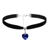 El más vendido en Amazon en Europa y América: Collar en forma de corazón con colgante de cristal, gargantilla corta de terciopelo con encaje vintage