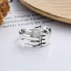 Anel de Dedo Indicador Prata 925 Esterlina Caveira Mão Design Vintage Desgastado Tendência Masculino Personalizado Estilo Escuro Joia de Prata Atacado