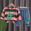 Suéter Listrado de Gola Redonda em Cores Contrastantes para Primavera e Outono Terno para Meninos Pulôver Solto Casual Estilo College Terno Jeans