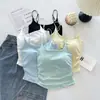 Elegante camisola sin espalda con diseño plisado, adecuada para usar como capa exterior o interior, con copas de sujetador incorporadas, un corte que estiliza y perfecta para el verano