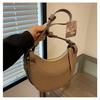Bolsa transversal de ombro com design de nicho transfronteiriço 2024, nova bolsa transversal feminina com estampa de lichia, bolsa crescente, bolsa de axila da moda