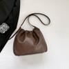 Bolso de mujer nuevo de gran capacidad, estilo retro de invierno 2023, moderno, combinable con todo, bandolera de hombro informal de alta gama.