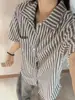 Camisa de Manga Corta con Solapa Gris Patrón Espiga para Hombres y Mujeres, Estilo Veraniego Old Money Cleanfit Holgada Casual Camisa de Pareja