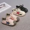 Zapatillas infantiles con puntera de concha, novedad primavera y otoño 2026, zapatillas de estrella para niños, zapatillas deportivas casuales con suela blanda para niñas