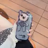 Adequado para iPhone 17 Pro Max Capa de Celular Transversal Urso Desenho Animado Fofo Apple 16 Suporte 11 Cordão 14 Glitter