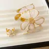 Pulsera de anillo abierto con flor arrugada de goteo de aceite, versátil y elegante, estilo europeo y americano, conjunto de dos piezas de joyería de nicho de lujo ligero