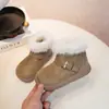 Botas de neve para crianças de 3-6-12 anos, novo estilo de inverno para meninas, design doce e fofo, forradas com fleece e espessadas para aquecimento, botas curtas antiderrapantes
