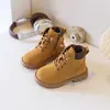 Botas de moda para niñas de otoño e invierno, botines cortos de cuero para niños medianos y grandes, botas para niños, botas casuales personalizadas para niños, suministro de fábrica