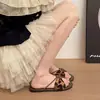 2026 Zapatillas Frescas para Persona Perezosa, Un Clic para Salir, Decoración de Moño 3D para Mujer, Correas Delgadas de Tira, Fáciles de Poner/Quitar, Combinación Versátil