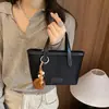 Bolso de Mano Simple Transfronterizo para Mujer, Bolso Cubo de Lujo Ligero de Nicho, Nuevo Bolso de Viaje Otoño 2026, Bolso Cruzado para Mujer