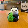 Adornos pequeños de escritorio de resina de bambú con diseño de panda de dibujos animados de estilo tallado en madera original, serie diaria