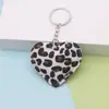 Chaveiro de Couro Sintético com Estampa de Leopardo e Coração para Casal Europeu e Americano Novo, Pingente de Coração de Pêssego para Carro, Pingente para Bolsa, Acessórios, Venda por Atacado