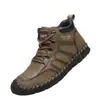Botas Martin Masculinas de Cano Médio Transfronteiriças Outono e Inverno Novo Estilo Costura Manual Botas de Couro PU Solado Plano Antiderrapante Calçados Masculinos Casuais para Exterior