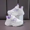 Tênis Esportivo Feminino Superfície de Couro 2026 Modelo Novo da Primavera Tênis de Corrida Infantil Solado Macio Sapatos Casuais para Meninas Mais Velhas e Estudantes