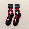 Otoño e Invierno nuevos calcetines calcetines de media caña para mujer estilo retro británico diamante gruesos cálidos algodón rizo calcetines mujer transfronterizos