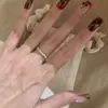 Anel Vintage de Flor de Íris de Luxo Leve para Mulheres, Design de Nicho Ins, Fashion, Requintado, Versátil, com um Toque Cool e Elegante, Ouro 18k