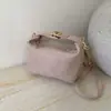 Moda Verão 2025 Novo Estilo Bolsa de Mão Simples Retrô Feminina Personalizada Casual para o Dia a Dia Bolsa Transversal Tendência