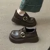 Zapatos de cuero pequeños de estilo británico con suela gruesa para mujer 2026 otoño nuevos versátiles que aumentan la altura con falda zapatos de vestir mocasines negros