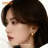 Pendientes de Aleación de Titanio Dorado con Superficie Lisa para Mujer, Pendientes de Acero Inoxidable de Lujo de Gama Alta Nicho Otoño e Invierno Venta al por Mayor
