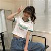 Camiseta de algodón de verano de manga corta para mujer, nueva camiseta de estilo coreano 2024, de cintura alta, adelgazante, de media manga, estilo Hong Kong, con el ombligo al descubierto.