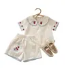 ¡Novedad de Verano Casual! Conjunto elegante de dos piezas para bebés niñas: camiseta de muñeco de tomate bordada estilo bosque y pantalones cortos