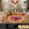 Sorpresa de Aniversario Escena Romántica Decoración Día de San Valentín Confesión Propuesta en el Dormitorio Fondo de Globos Arreglo de Pared