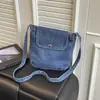 Bolsa Cruzada de Hombro Único Tipo Cubo para Mujer, Diseño Sencillo, de Moda, de Gama Alta, Exquisito, de Nicho, Nueva Colección Primavera/Verano 2026
