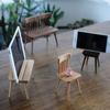 Soporte Móvil Multifuncional para Teléfono y Tablet Forma de Silla de Madera Maciza Creativa Adorno para Disparos en Escritorio o Mesita de Noche