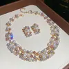 Aretes Redondos y Collar Vintage con Incrustaciones de Diamantes, Cadena para Clavícula de Lujo Ligero de Alta Gama, Juego de Joyería Estilo Palacio para Mujeres