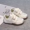 Primavera 2026 Nuevo Estilo Coreano para Niños Modernos Geniales Zapatos de Entrenamiento Alemanes Niños Niñas Suela Suave Zapatos de Tabla Versátiles Zapatos Casuales Deportes