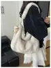 Bolsa felpuda para mulheres, nova bolsa de ombro da moda outono/inverno 2026, bolsa de grande capacidade para o dia a dia, bolsa tote de ombro