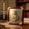 Animales del Zodiaco Adorno en Relieve de Oro Puro 999 Nuevo Estilo Chino Retro Pintura sobre Placa de Cobre Escritorio de Oficina Decoración del Hogar Artesanía Regalo